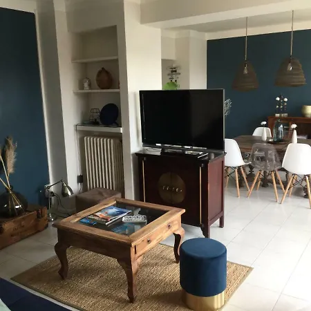 - 6 Quai Louis Pasteur Σετ