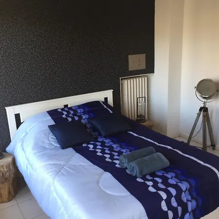 - 6 Quai Louis Pasteur