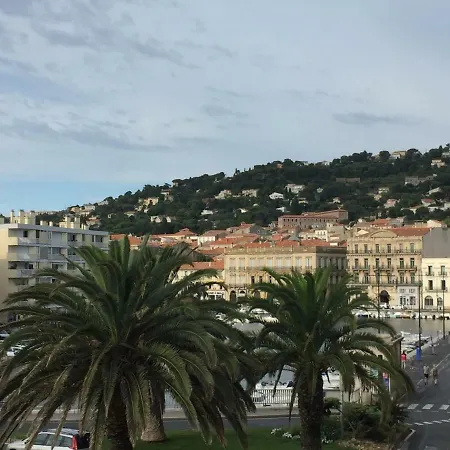 - 6 Quai Louis Pasteur *