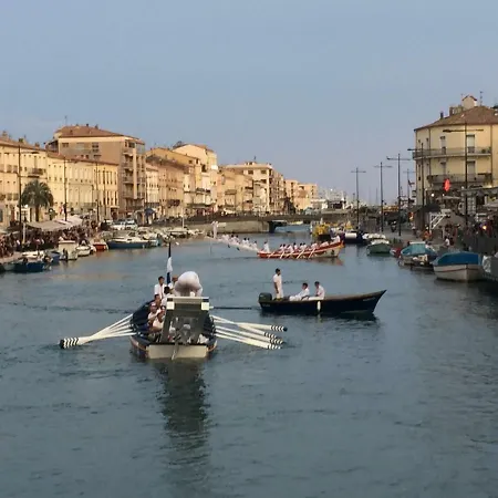 - 6 Quai Louis Pasteur