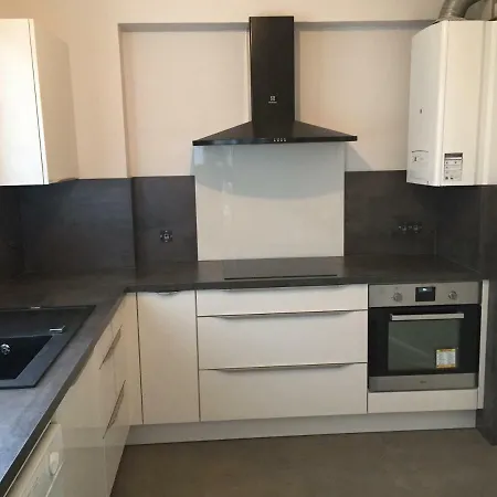 - 6 Quai Louis Pasteur *