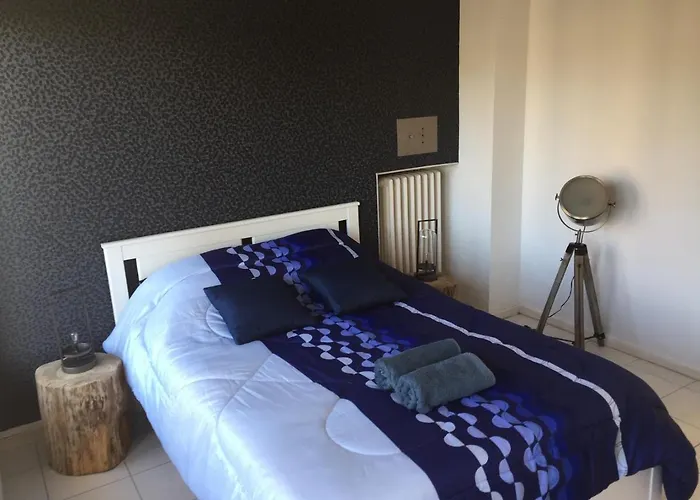 - 6 Quai Louis Pasteur