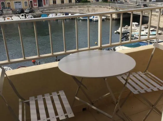 - 6 Quai Louis Pasteur Sète