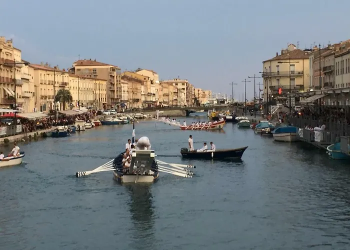 - 6 Quai Louis Pasteur